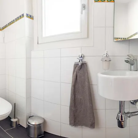 Cheerful 1 Bedroom For 2 People - Stunning View Maison d'hôtes
